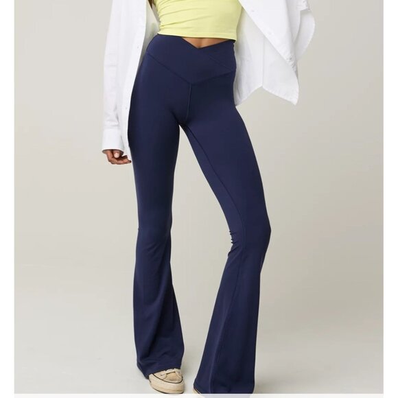 Aerie Offline Real Me Super Flare Crossover Waist Leggings Sz Small Short Navy - Picture 1 of 16